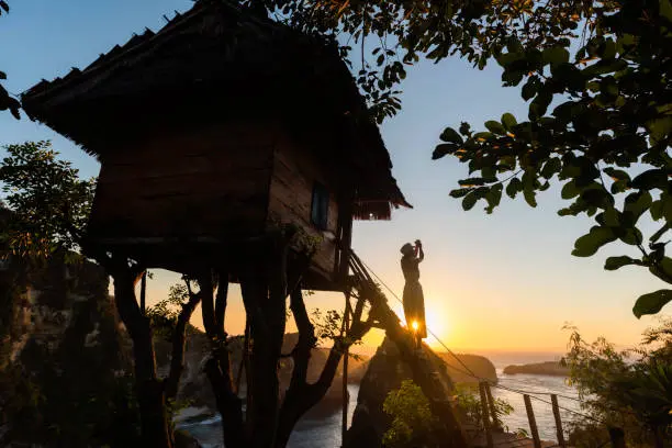 Guide Nusa Penida : Foto Obyek Wisata Destinasi Rumah Pohon Tree House Nusa Penida East