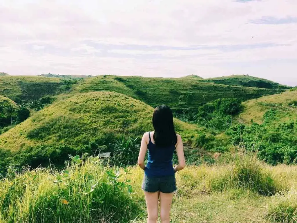 Bukit Teletubbies Hills Nusa Penida Bali bersama Guide Nusa Penida Tour Bali