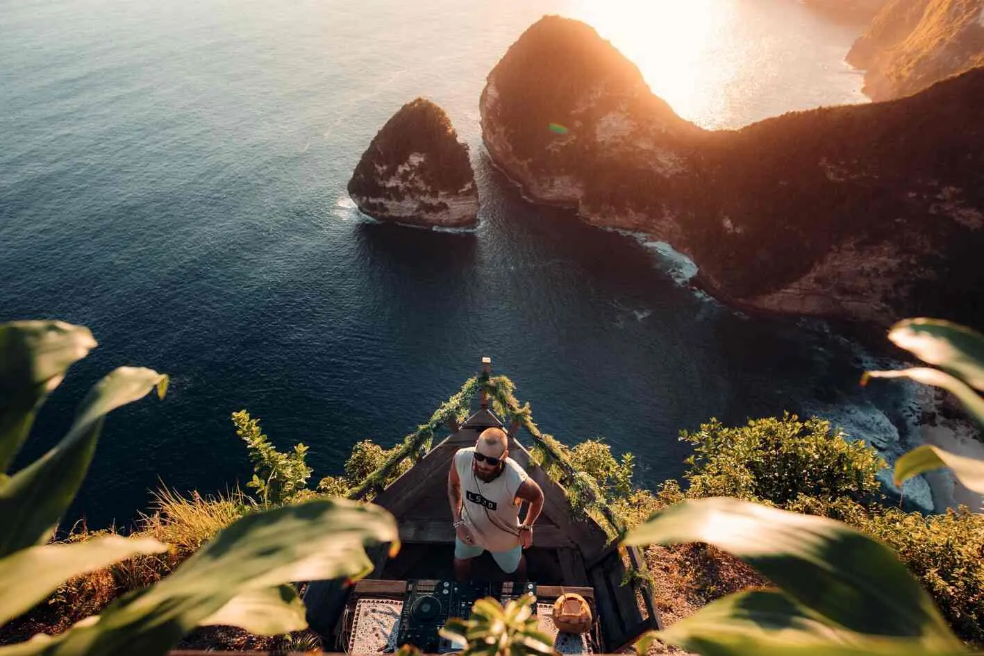 Paluang Cliff Nusa Penida Bali bersama Guide Nusa Penida Tour Bali